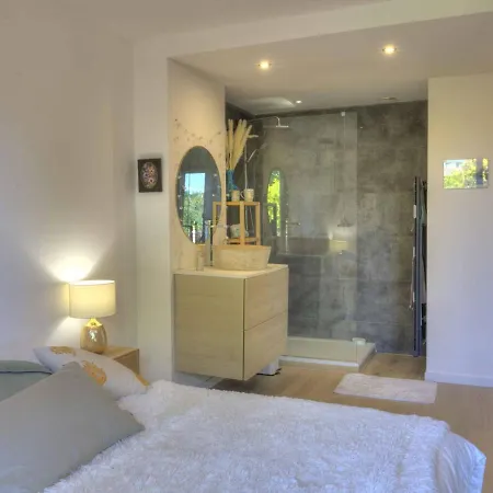 Lumineux Avec Balcon Plein Sud, A 200m De La Plage - Climatise Et Internet Inclus - Fr-1-770-16